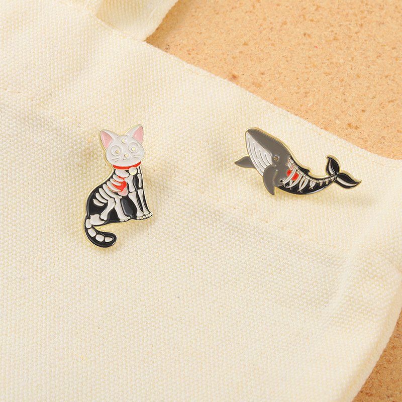 Rabbit Bat Cat Whale Skeleton Series Brooches Pins Halloween Gift Cartoon Animal Jeans Badge European Alloy Enamel Sweater Bag Hat Clothes Lapel Pins
Rabbit Bat Cat Whale Skeleton Series Brooches Pins Halloween Gift Cartoon Animal Jeans Badge European Alloy Enamel Sweater Bag Hat Clothes Lapel Pins