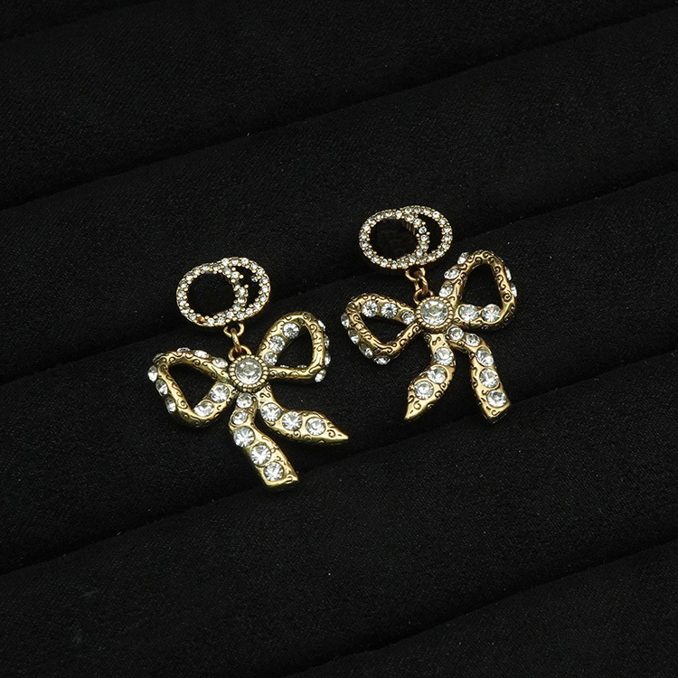 New designed Stud Retro classic double G letters honeybee with colorful diamonds women earrings brass 18K gold plated ladies earring studs Designer Jewelry GR29877
New designed Stud Retro classic double G letters honeybee with colorful diamonds women earrings brass 18K gold plated ladies earring studs Designer Jewelry GR29877
