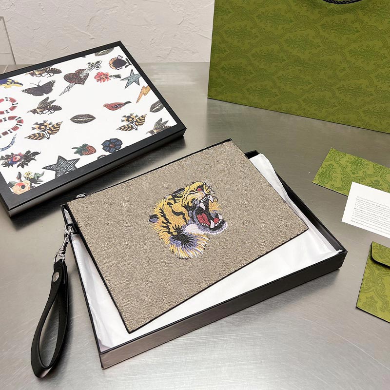 Designers Clutch Bags Men and Women Luxurys Handbags Lady Classic Large Capacity Tiger Purses Business Wash Bag Wholesale