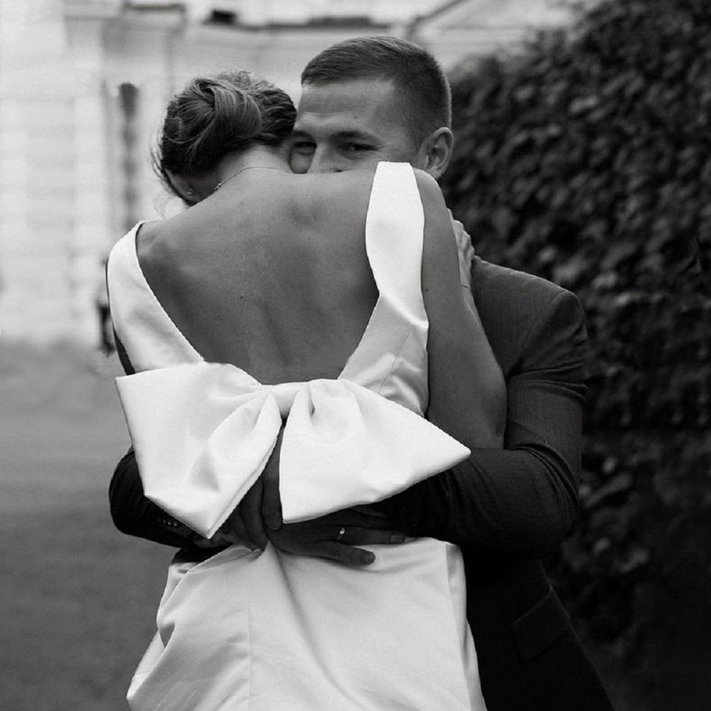 Sexy Short Mini Satin V Neck Wedding Dress Large Bow Custom Made Plus Size Open Back Garden Bridal Gowns Vestido de Novia Robe Mariee
