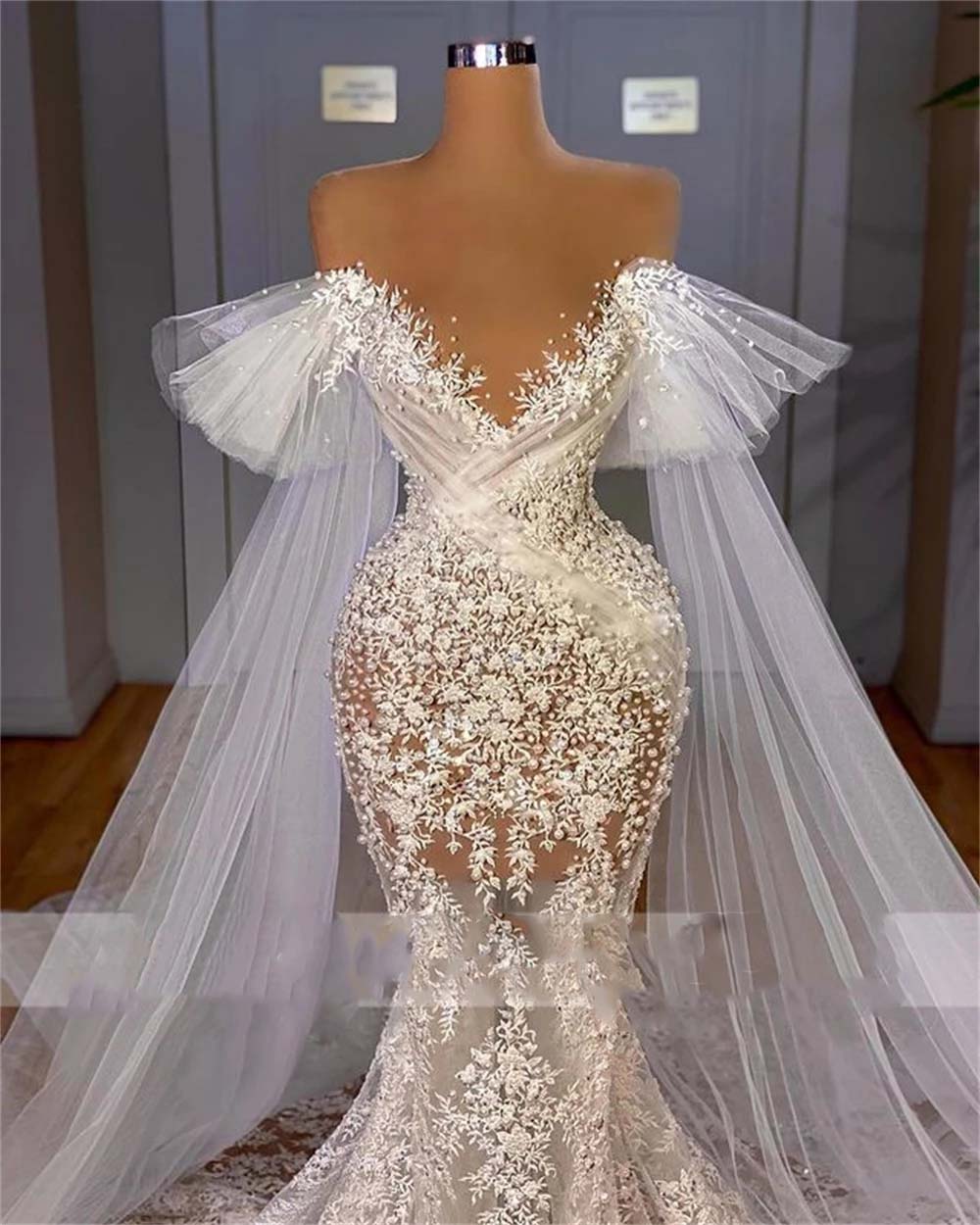 White Mermaid Wedding Sleeveless Strapless Sexy V Neck Off Shoulder Appliques Sequins Beads Lace Train Elegant Illusion Custom Made Bridal Dresses Rob