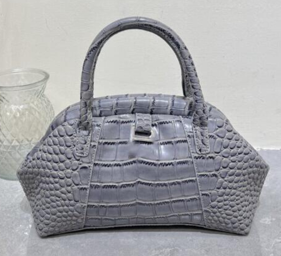 Clip Bag Hourglass Sheath Crocodile Pattern Dumpling Bag Portable Shoulder Messenger Bags, Black
Clip Bag Hourglass Sheath Crocodile Pattern Dumpling Bag Portable Shoulder Messenger Bags, Black