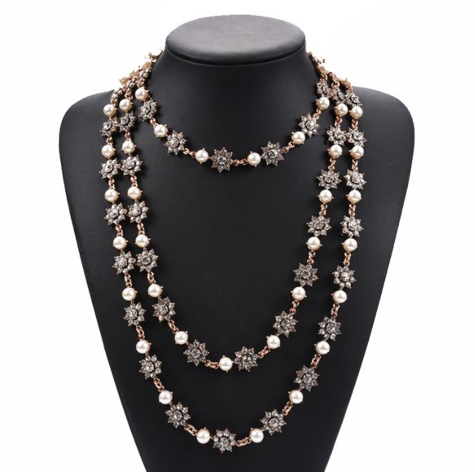 Designer Necklace Fashion Luxury Jewelry Full Diamond Exaggerated Floral Necklace Clothing accessories 072103
Designer Necklace Fashion Luxury Jewelry Full Diamond Exaggerated Floral Necklace Clothing accessories 072103