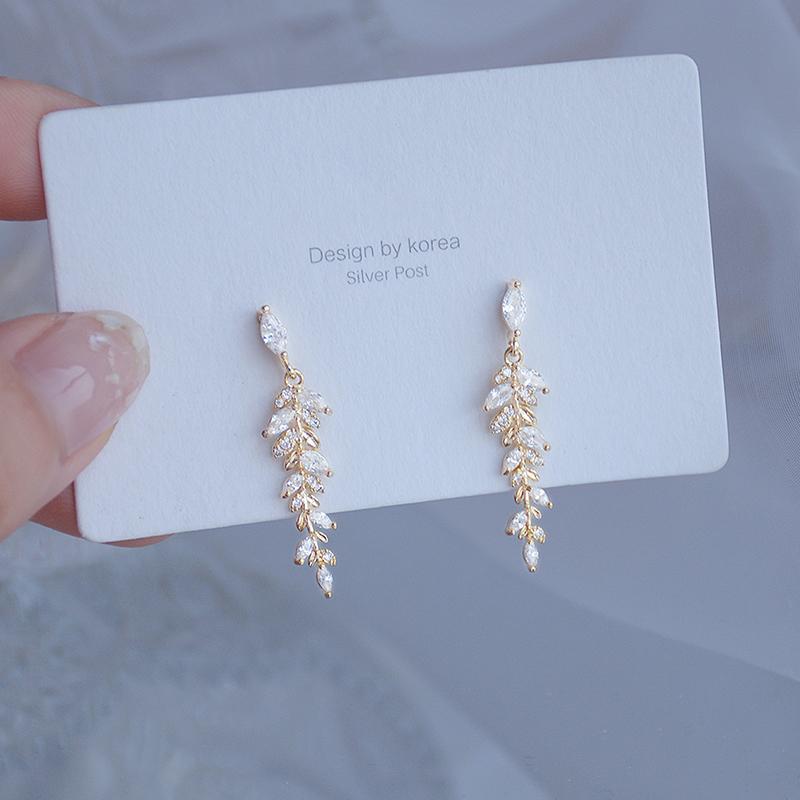 Dangle & Chandelier Sweet Leaf Tassel Drop Earring Shiny Zircon Birthday Gift For Girlfriend Romantic Metal Gold Thin Lady Wedding JewelryDa
Dangle & Chandelier Sweet Leaf Tassel Drop Earring Shiny Zircon Birthday Gift For Girlfriend Romantic Metal Gold Thin Lady Wedding JewelryDa