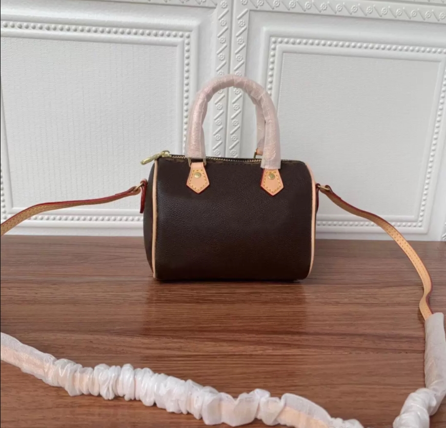 High Quality Genuine Leather Luxurys Designers Bags Purse Woman Fashion Crossbody Bag Shoulder Bags Mini Nano Speedy Chain With Dust Size 16x10x7.5cm, Brown flower
High Quality Genuine Leather Luxurys Designers Bags Purse Woman Fashion Crossbody Bag Shoulder Bags Mini Nano Speedy Chain With Dust Size 16x10x7.5cm, Brown flower