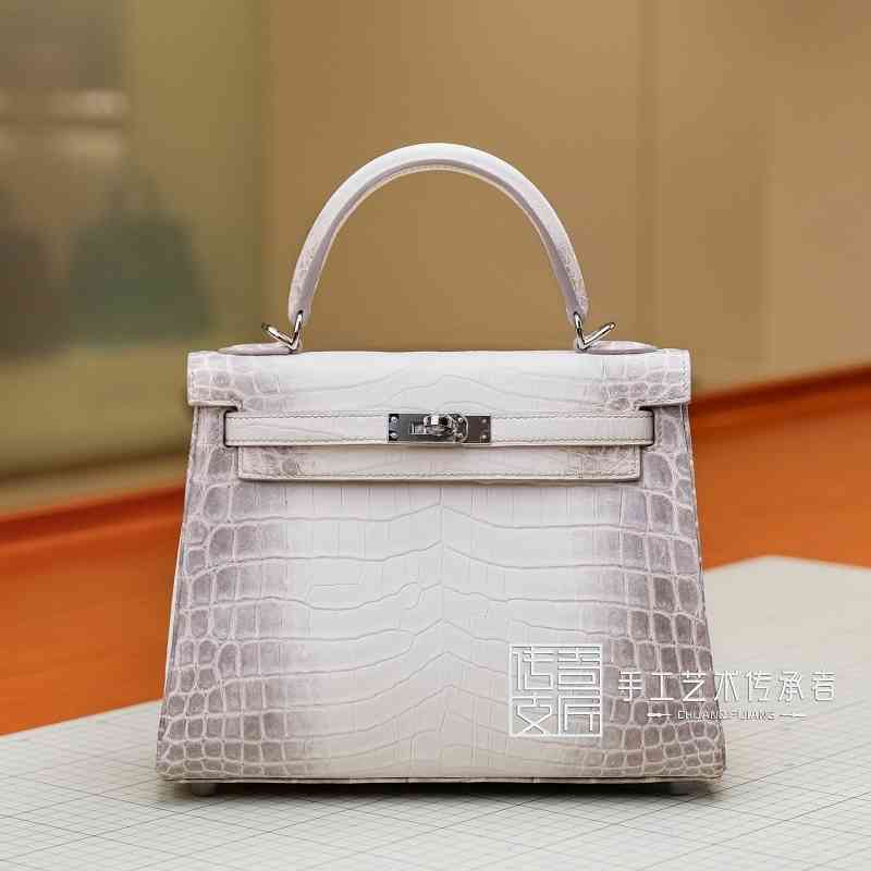 Designer Handbags Herme Bags keilys Bag Himalayan Himalaya Crocodile Skin 25cm Silver Buckle Single Shoulder Portable Messenger Bag
Designer Handbags Herme Bags keilys Bag Himalayan Himalaya Crocodile Skin 25cm Silver Buckle Single Shoulder Portable Messenger Bag