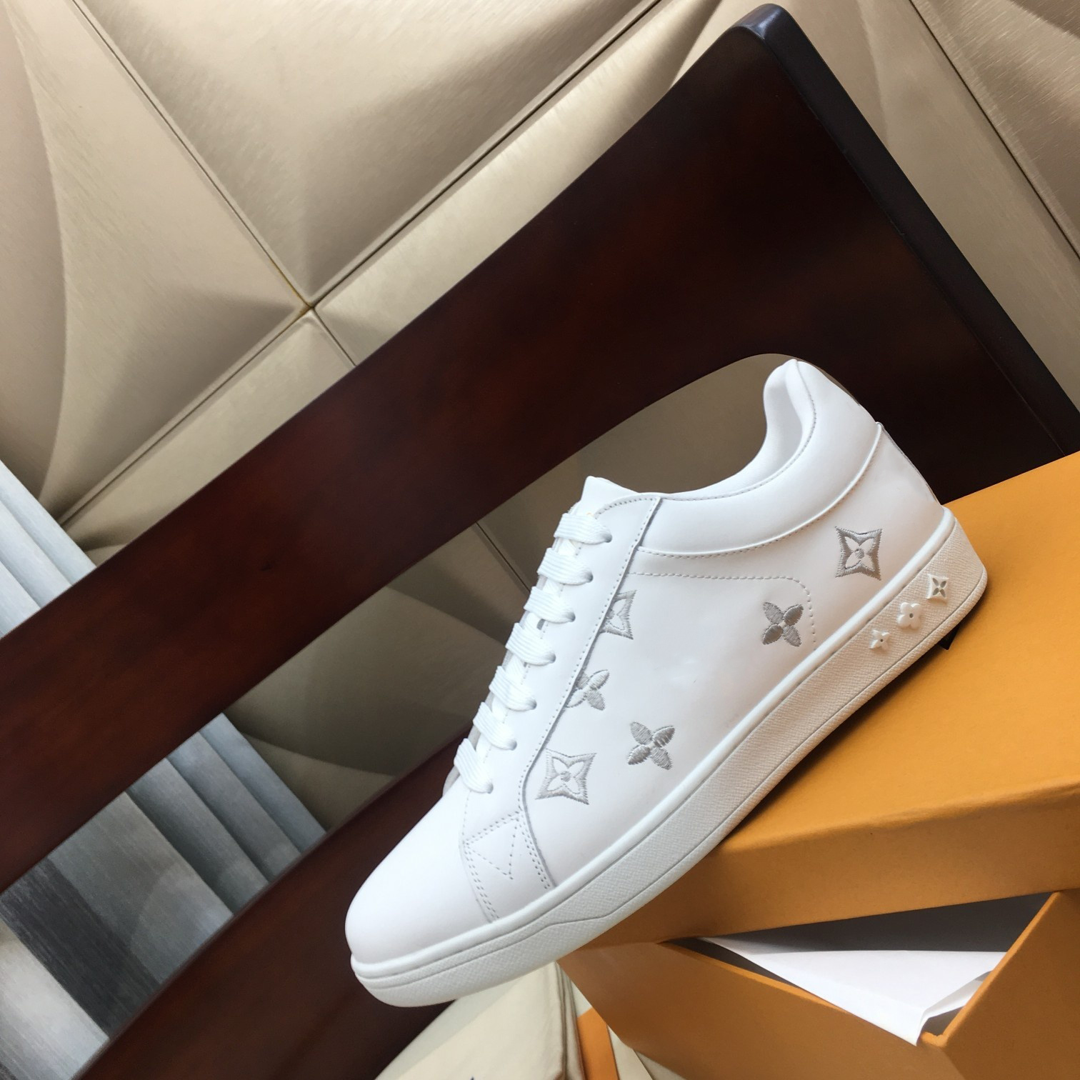 Couple style FRONTROW designer shoes casual shoes comfortable trend leather production increased men shoe women sneakers size 34-45, Photo color
Couple style FRONTROW designer shoes casual shoes comfortable trend leather production increased men shoe women sneakers size 34-45, Photo color