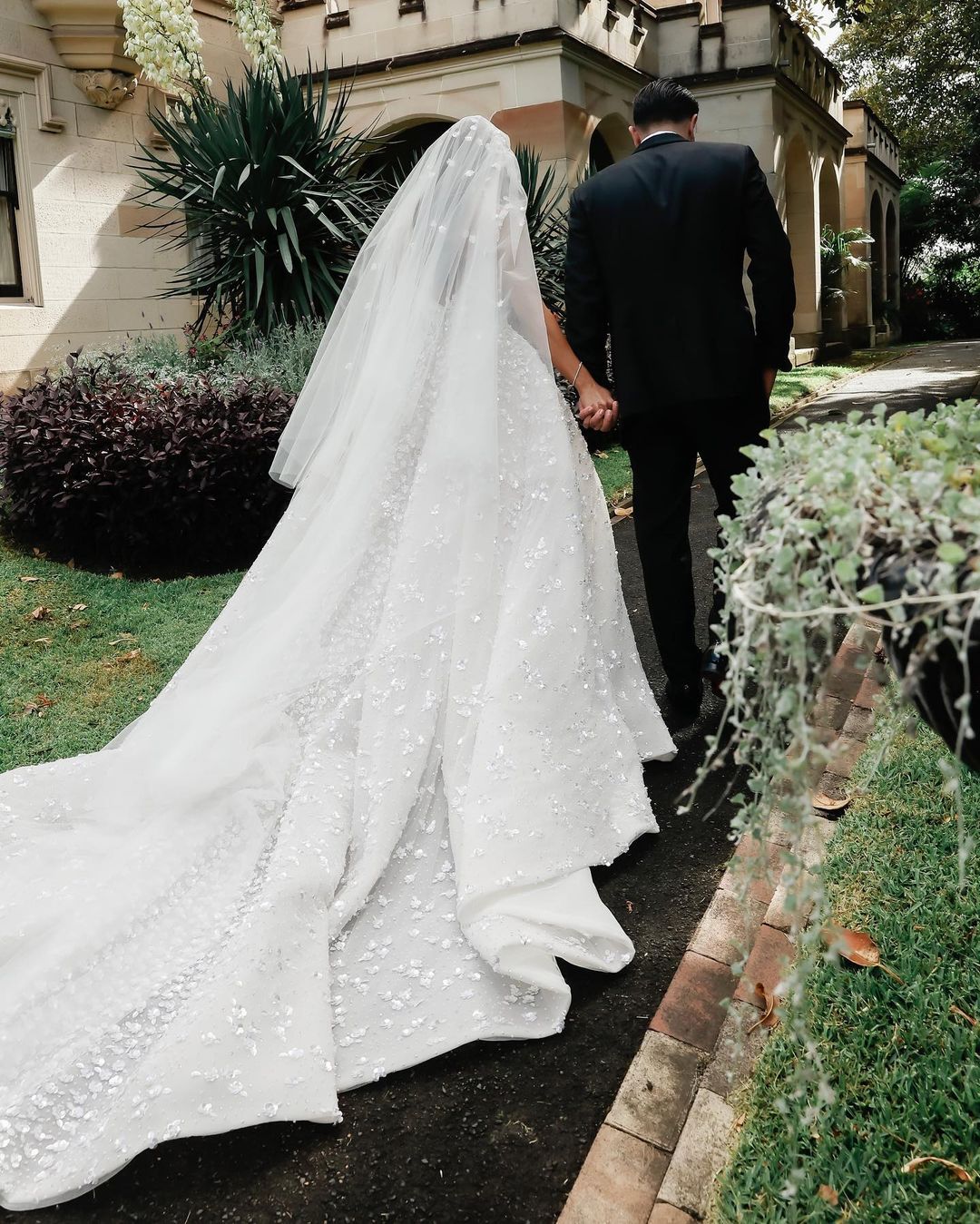 Sexy Floral A Line Wedding Dress Spaghetti Straps Applique Sleeveless Custom Made Saudi Arabic Bridal Gown Vestios De Novia
