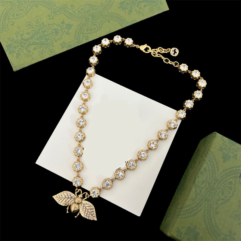 Fashion Luxury Necklace Pendant Ladies Designer New Bee Bracelet Stud Earrings Bracelet Jewelry Classic Ladies bangle Friends Jewelry Birthday Gifts