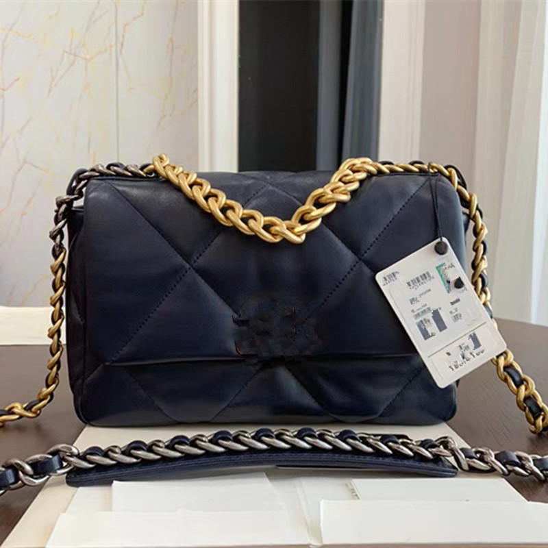 Luxury 2022 Women's Handbag Top Class True Leather Bag Diamond Pattern Big Check Tofu Fashion Shoulder Messenger
Luxury 2022 Women's Handbag Top Class True Leather Bag Diamond Pattern Big Check Tofu Fashion Shoulder Messenger
