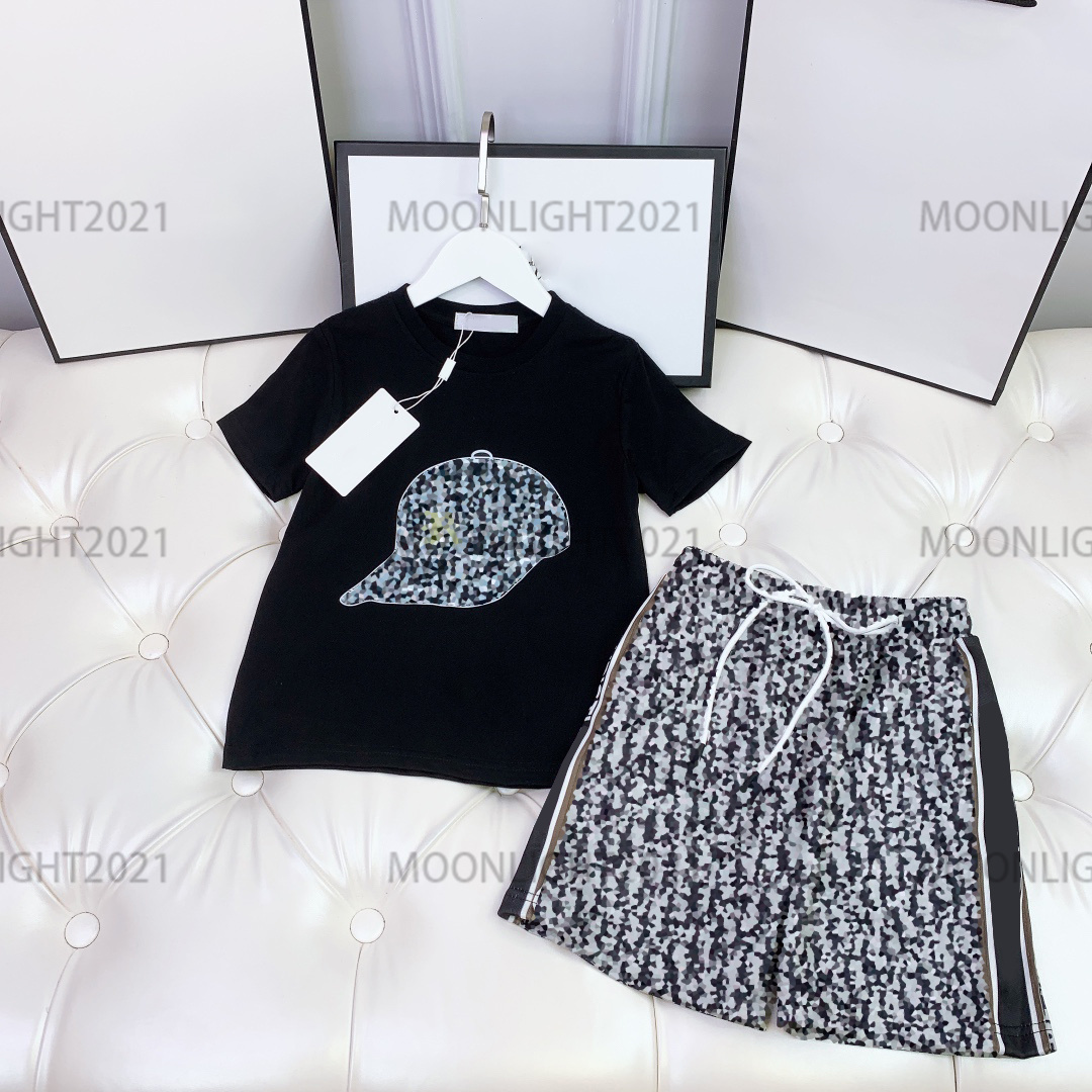 2022 boys tracksuit high-ends cap cd t shirt fen short pants sets bear t shirts+ gray shorts set designer Gradient t-shirts summer kids clothing brother and sister outfit, 03
2022 boys tracksuit high-ends cap cd t shirt fen short pants sets bear t shirts+ gray shorts set designer Gradient t-shirts summer kids clothing brother and sister outfit, 03