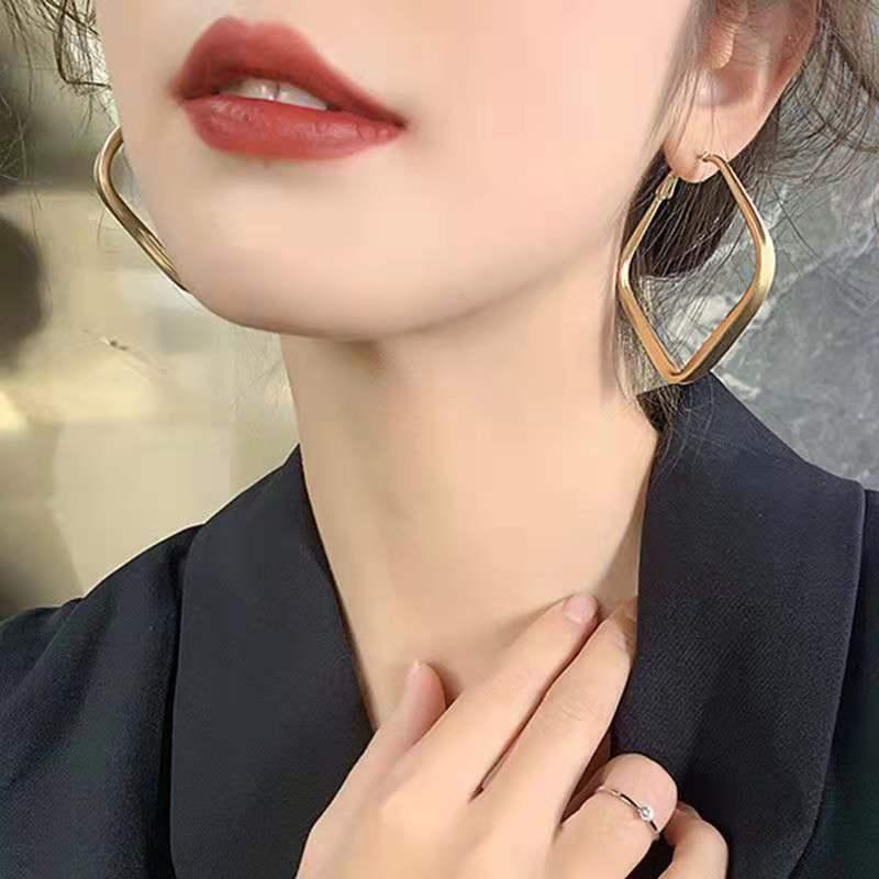 Hoop & Huggie Fashion Dumb Gold Trend Square Earrings South Korea Europe And The United States Red Personality Exaggerated WHoop
Hoop & Huggie Fashion Dumb Gold Trend Square Earrings South Korea Europe And The United States Red Personality Exaggerated WHoop