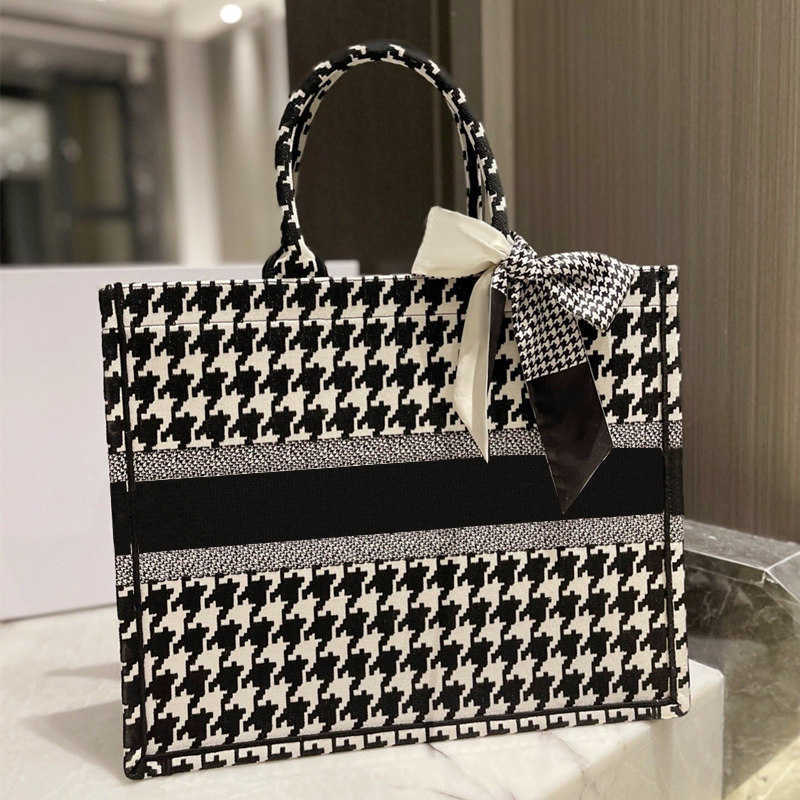 2022 Totes Luxury tote bag Designer bags Handbags Large Medium Handbag Fashion Embroidery Different style and size wholesale High-quality and, 12
2022 Totes Luxury tote bag Designer bags Handbags Large Medium Handbag Fashion Embroidery Different style and size wholesale High-quality and, 12