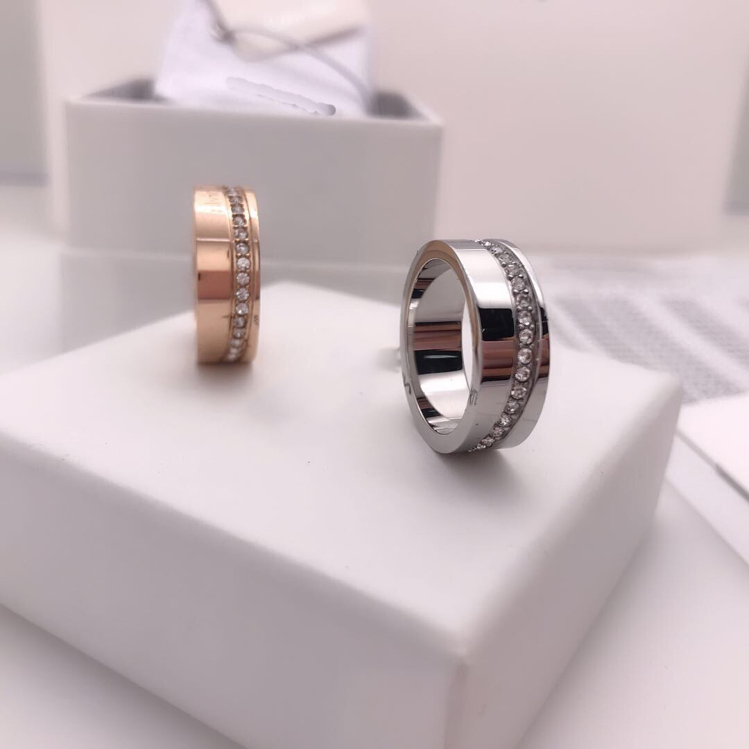 2021 Fashion Ring for Man Women Unisex Love Rings Men Woman Jewelry 2 Color Gifts Luxury Accessories
2021 Fashion Ring for Man Women Unisex Love Rings Men Woman Jewelry 2 Color Gifts Luxury Accessories