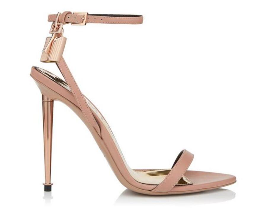 Woman Sandal Queen shoes TOMFORDS Padlock Metallic Leather Sandals pointed toe naked sandals luxury designer high heeled
Woman Sandal Queen shoes TOMFORDS Padlock Metallic Leather Sandals pointed toe naked sandals luxury designer high heeled