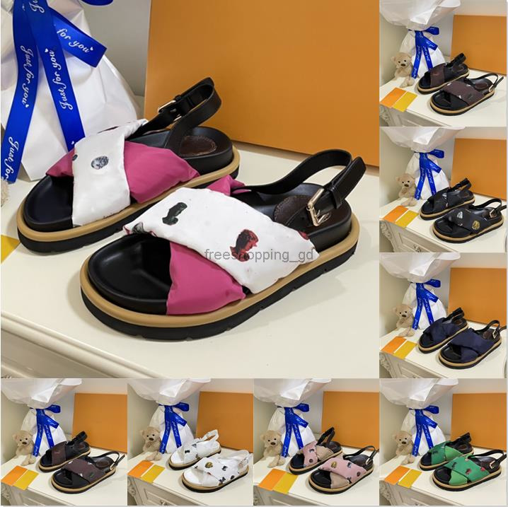 Designer Women Sandals Rubber Slippers Cross Tarps Mimi Double Flip Flops Jelly Platform Slides Adjustable Buckle Candy Color Slipper
Designer Women Sandals Rubber Slippers Cross Tarps Mimi Double Flip Flops Jelly Platform Slides Adjustable Buckle Candy Color Slipper