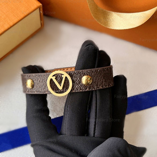 Fashion Bracelet Designer Bracelets Charm Temperament Origin Leather Rope Unisex Top Quality lovers gift luxury jewelry
Fashion Bracelet Designer Bracelets Charm Temperament Origin Leather Rope Unisex Top Quality lovers gift luxury jewelry