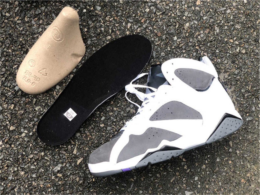 Shoes Authentic 7 Flint Men Basketball CU9307-100 White Grey Black Varsity Purple Sports Sneakers, Bubble wrap packaging
Shoes Authentic 7 Flint Men Basketball CU9307-100 White Grey Black Varsity Purple Sports Sneakers, Bubble wrap packaging