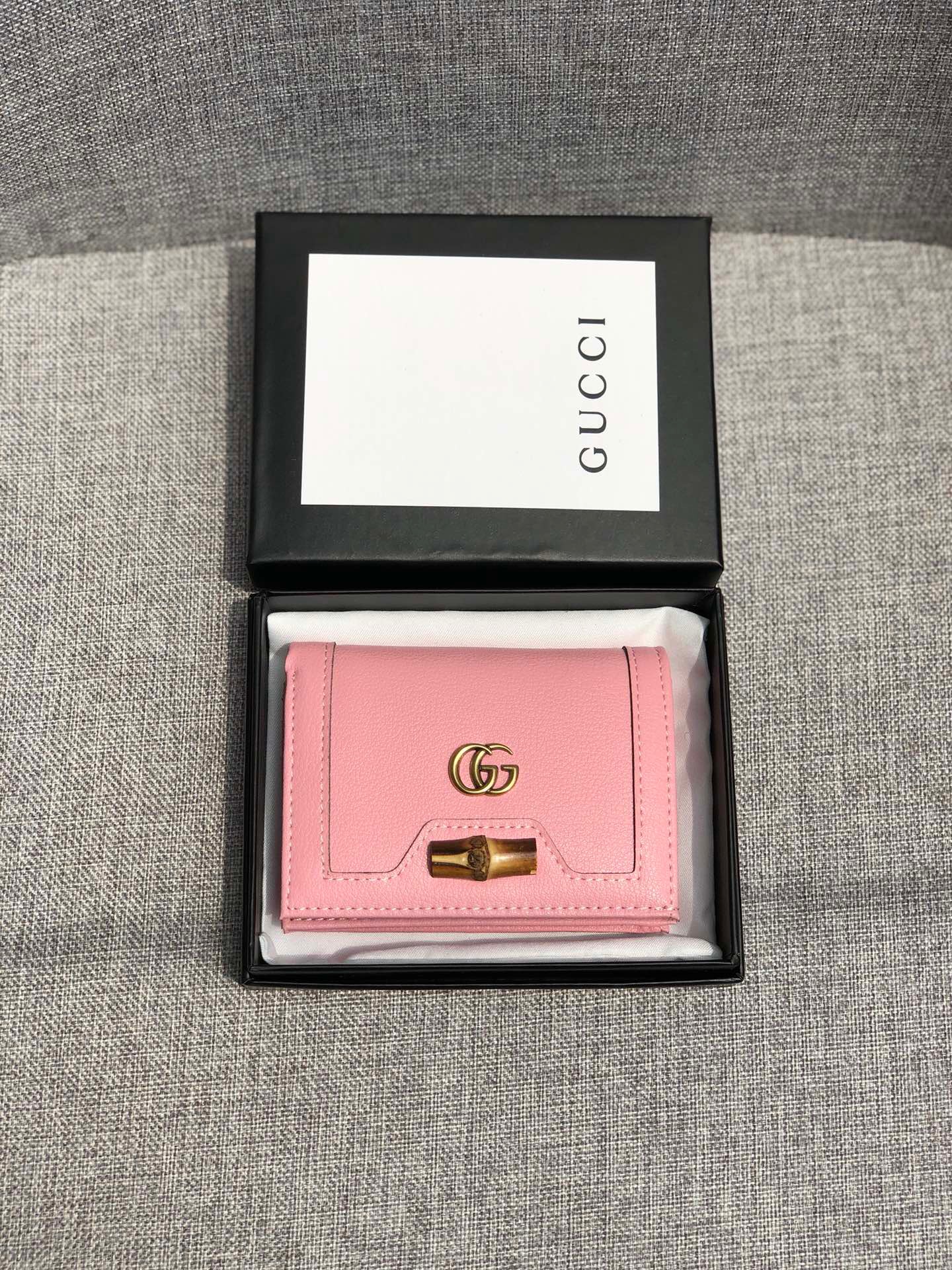 GUCCI luxury goods designer men bag pure colour Short Wallet Leather Wallets Women Long Style Purse Wallet card Holders with gift boxes
GUCCI luxury goods designer men bag pure colour Short Wallet Leather Wallets Women Long Style Purse Wallet card Holders with gift boxes