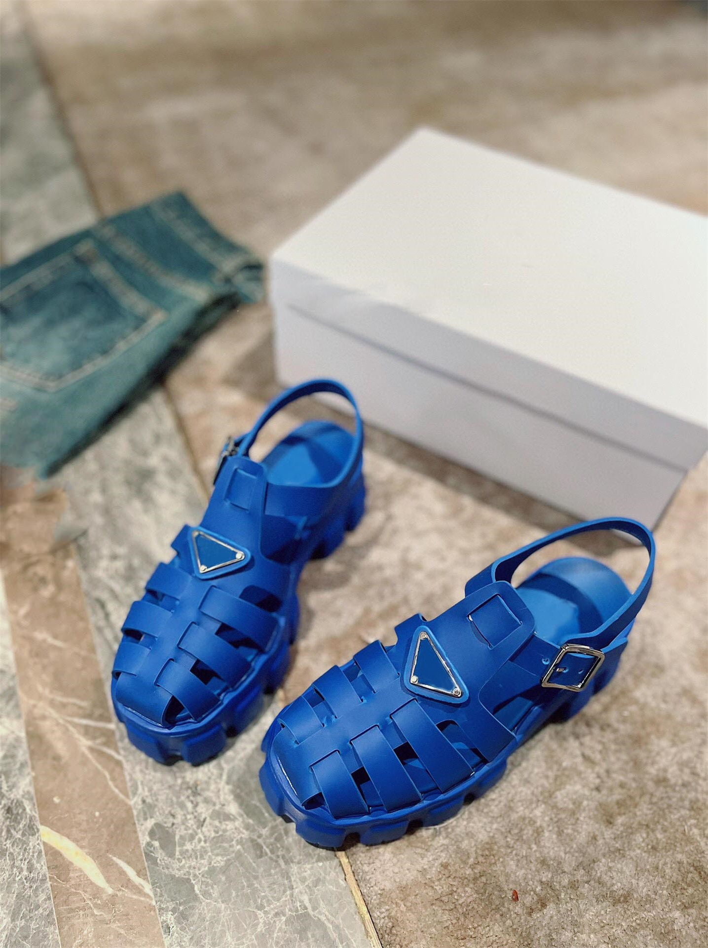 2022 Designer Woman Foam rubber sandals summery Thick bottom retro beach sandal slippers slides Size US 4-10
2022 Designer Woman Foam rubber sandals summery Thick bottom retro beach sandal slippers slides Size US 4-10
