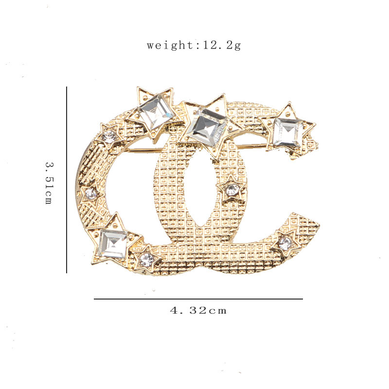 Luxury Designer 18K Gold Plated Pearl Brooches Fashion Brand Double Letter Pendant Brooche Sweater Suit Brought Pin Clothing Jewelry Accessories for Mens Womens
Luxury Designer 18K Gold Plated Pearl Brooches Fashion Brand Double Letter Pendant Brooche Sweater Suit Brought Pin Clothing Jewelry Accessories for Mens Womens