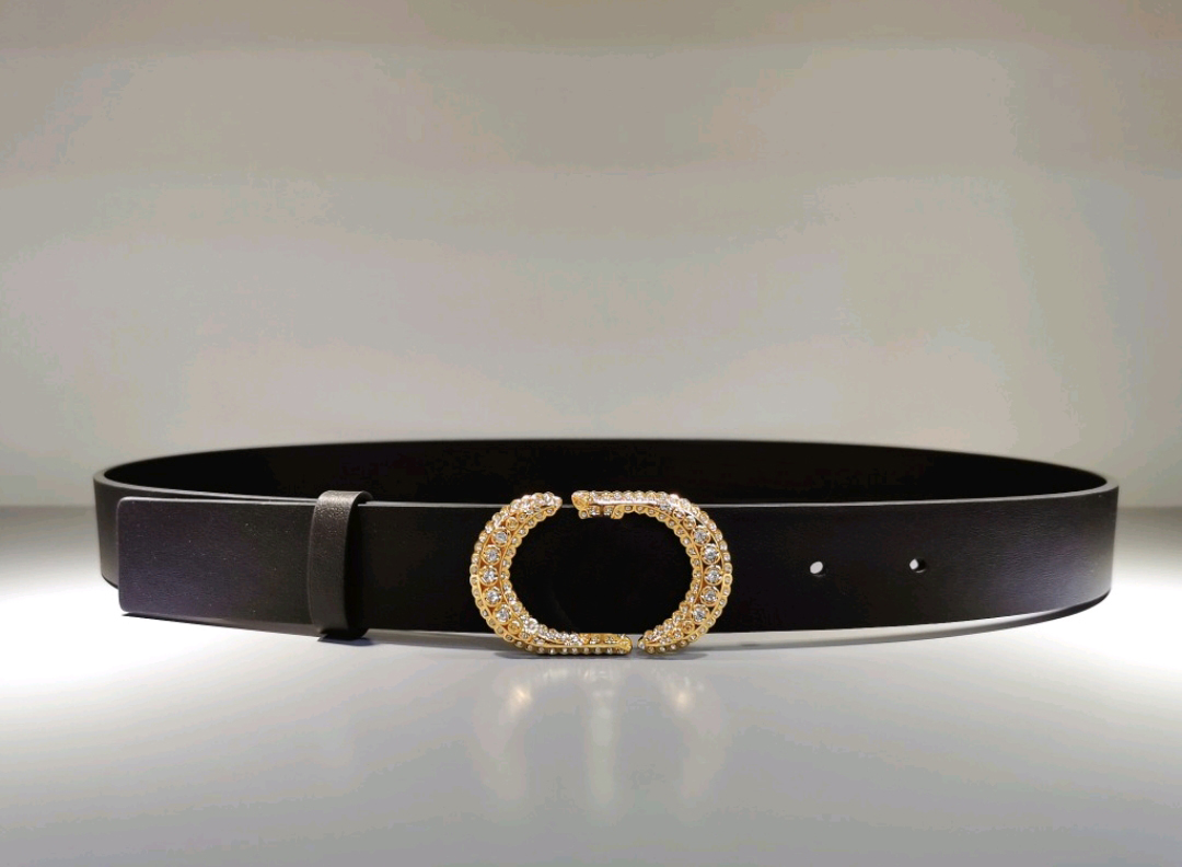 Luxury Smooth Calfskin Black Belt Gold Buckle Stones Women Designer Leather Belt Reversible, Width 30mm with box
Luxury Smooth Calfskin Black Belt Gold Buckle Stones Women Designer Leather Belt Reversible, Width 30mm with box