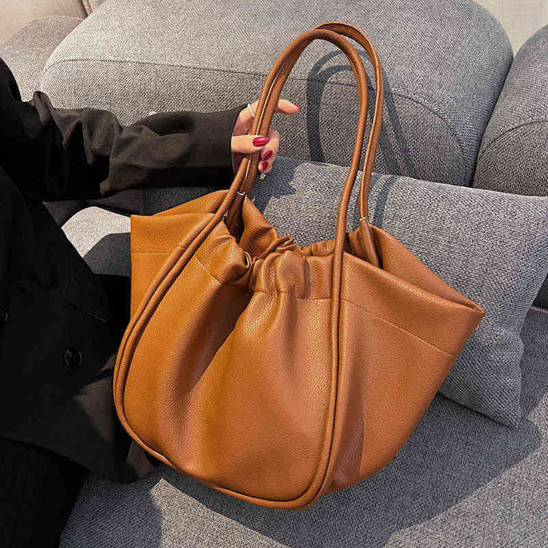 Evening Bags Sense bag female 2022 new fashion portable One Shoulder Tote Bag soft leather versatile design 220211, Black
Evening Bags Sense bag female 2022 new fashion portable One Shoulder Tote Bag soft leather versatile design 220211, Black