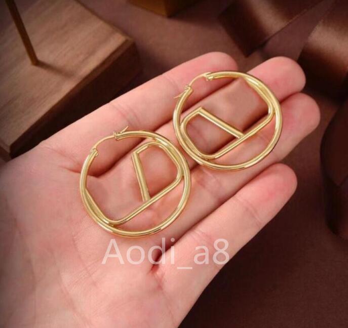 Luxury 18K gold Hoop Earrings Women jewelry Earrings designer brass Ear Studs Lady Fashion Wedding party Jewellery accessories
Luxury 18K gold Hoop Earrings Women jewelry Earrings designer brass Ear Studs Lady Fashion Wedding party Jewellery accessories