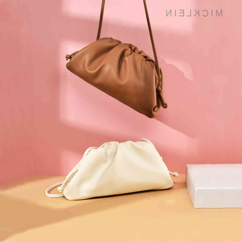 Venetas Bottegav Bzxh Vsha Cloud Bag Single Shoulder Messenger Hand Folded Dumpling Small Leather Women's 2022 Style, White large size
Venetas Bottegav Bzxh Vsha Cloud Bag Single Shoulder Messenger Hand Folded Dumpling Small Leather Women's 2022 Style, White large size