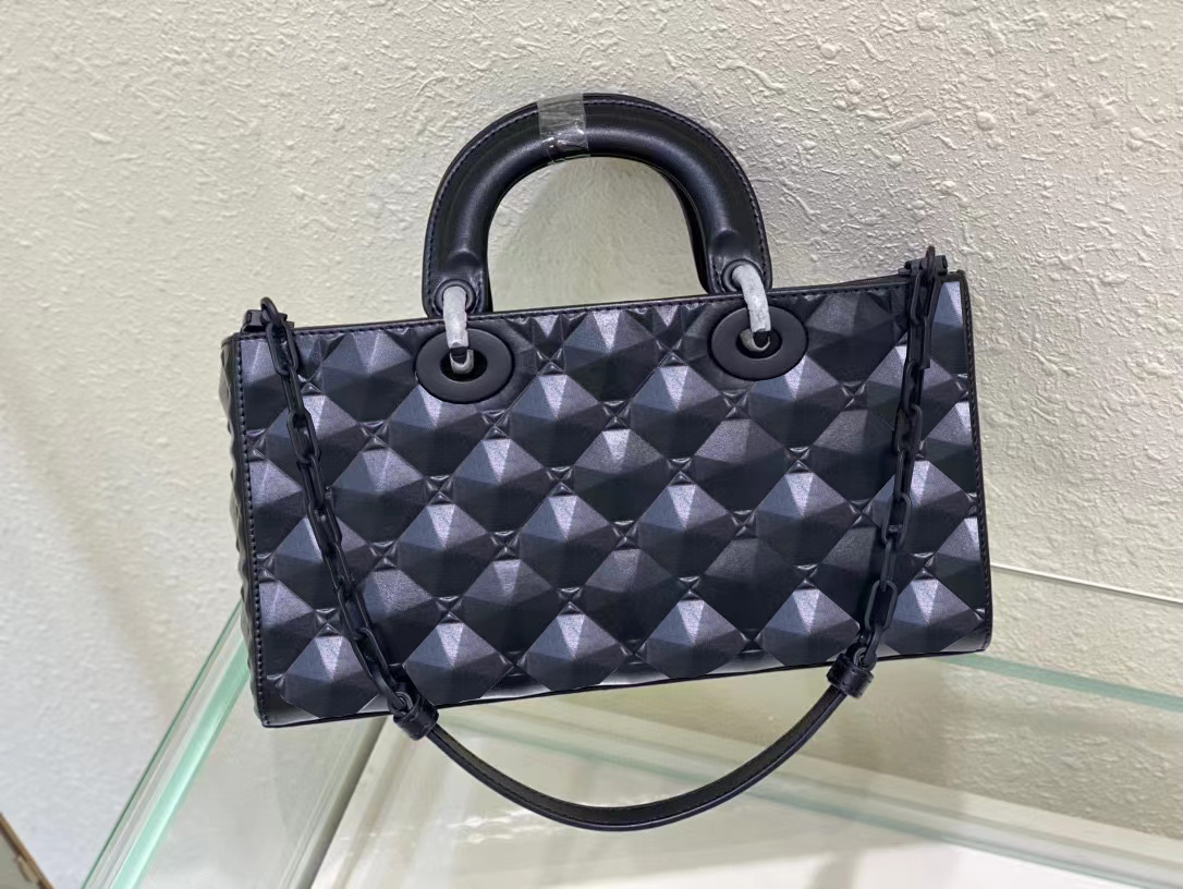Top Tier Quality Designer Classic Lady Bags Embossed Cowhide Womens Purses Double Chain Strap Lambskin Clutch Shoulder Bags 26 Genuine Leather Handbag Tote With Box, Contact us
Top Tier Quality Designer Classic Lady Bags Embossed Cowhide Womens Purses Double Chain Strap Lambskin Clutch Shoulder Bags 26 Genuine Leather Handbag Tote With Box, Contact us