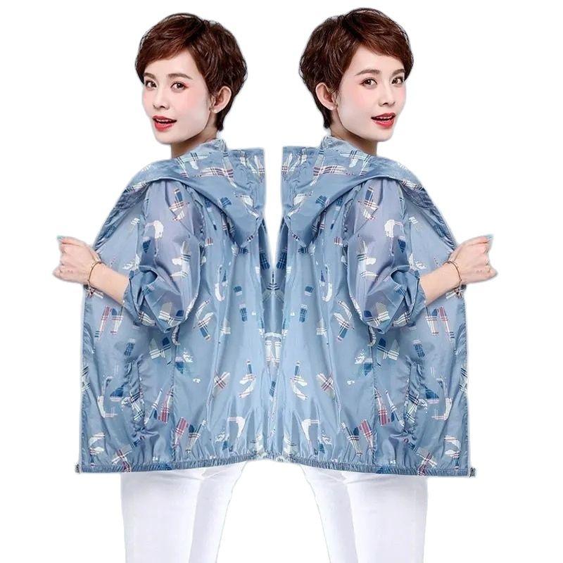 Women's Trench Coats Women Ice Silk Sunscreen Clothing UV Protection Mother 2022 Summer Hooded Jacket Middle-Aged Elderly Fashion ClothingWo, 01 pink
Women's Trench Coats Women Ice Silk Sunscreen Clothing UV Protection Mother 2022 Summer Hooded Jacket Middle-Aged Elderly Fashion ClothingWo, 01 pink