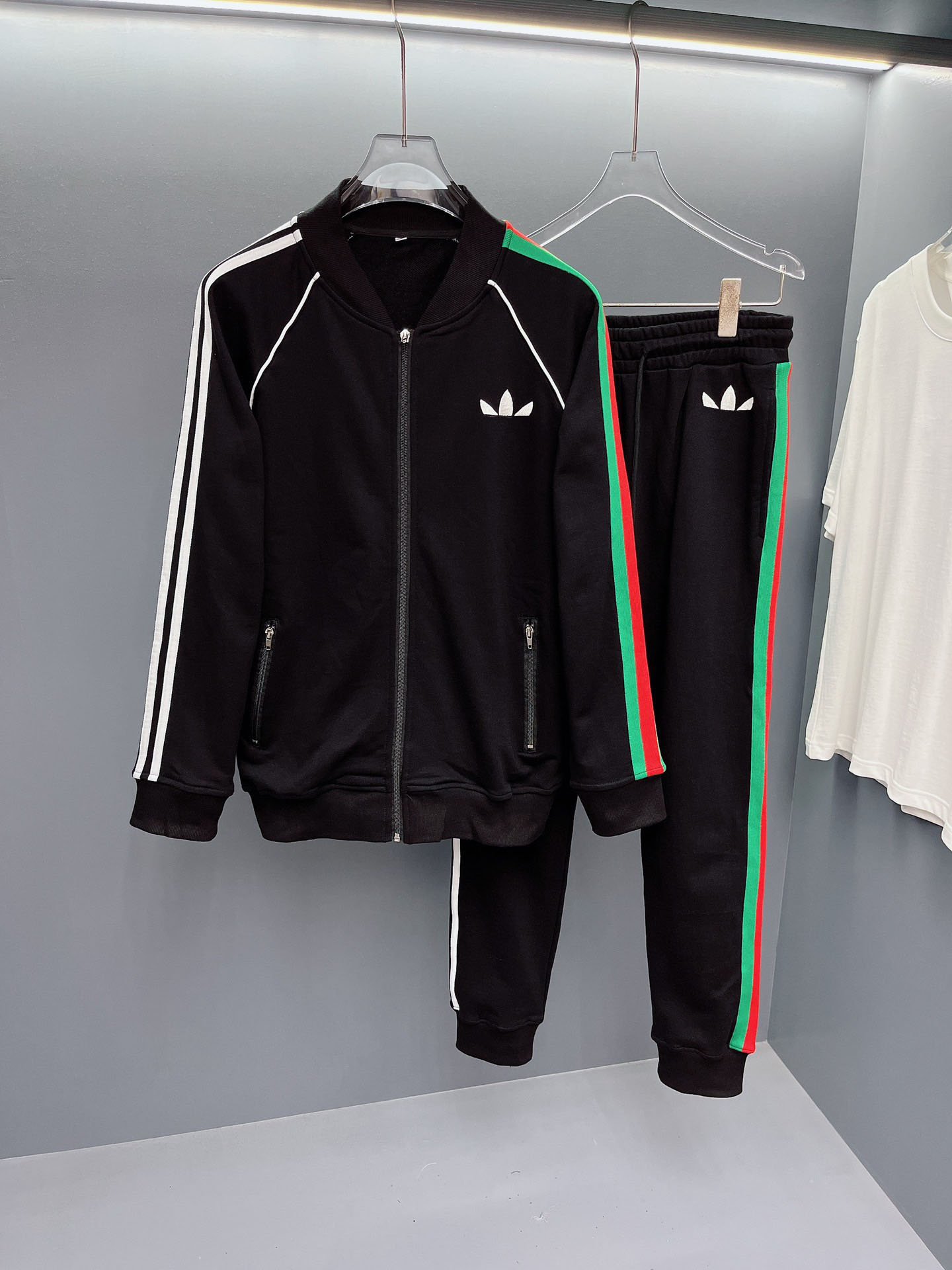 Men's plus size Outerwear & Coats Sizehoodies hoodies suit hooded casual fashion color stripe printing Asian size high quality wild breathable long sleeve a set 423G
Men's plus size Outerwear & Coats Sizehoodies hoodies suit hooded casual fashion color stripe printing Asian size high quality wild breathable long sleeve a set 423G