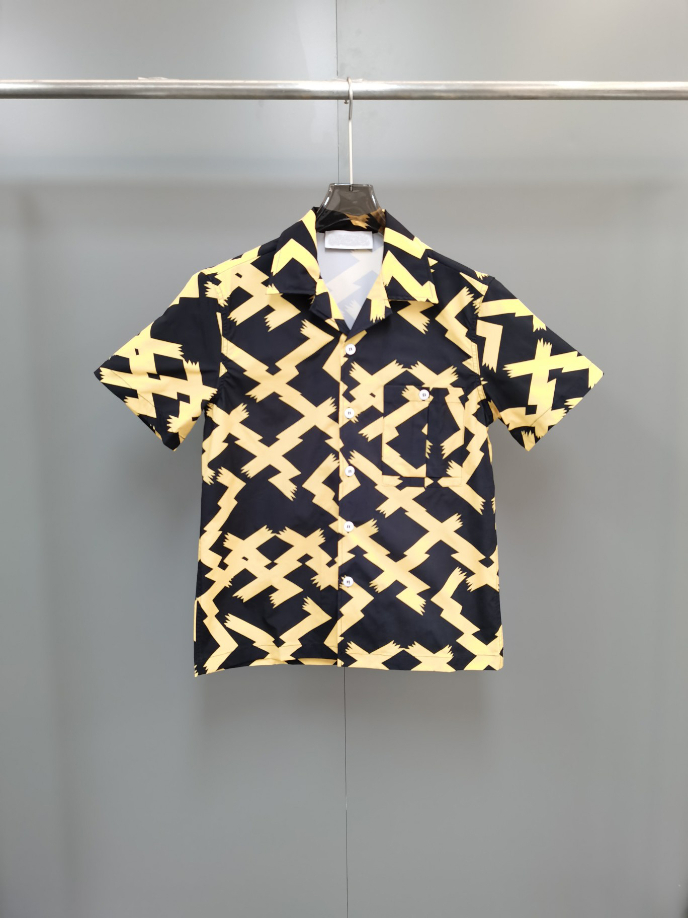Summer 2022 new style designer shirt ~ US size loose shirts high-quality geometric stripe print design mens luxury single row button down shirt, Black
Summer 2022 new style designer shirt ~ US size loose shirts high-quality geometric stripe print design mens luxury single row button down shirt, Black