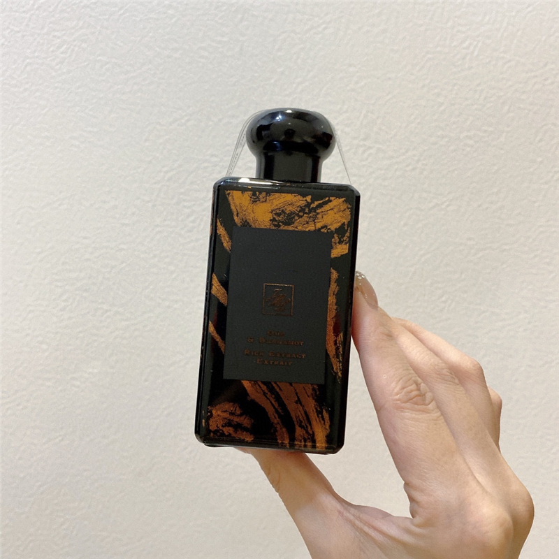 Newest all match perfume men women female OUD BERGAMOT RICH EXTRACT 100ML Good quality spray fragrance quick delivery designer cheaper wholesale free fast ship
Newest all match perfume men women female OUD BERGAMOT RICH EXTRACT 100ML Good quality spray fragrance quick delivery designer cheaper wholesale free fast ship