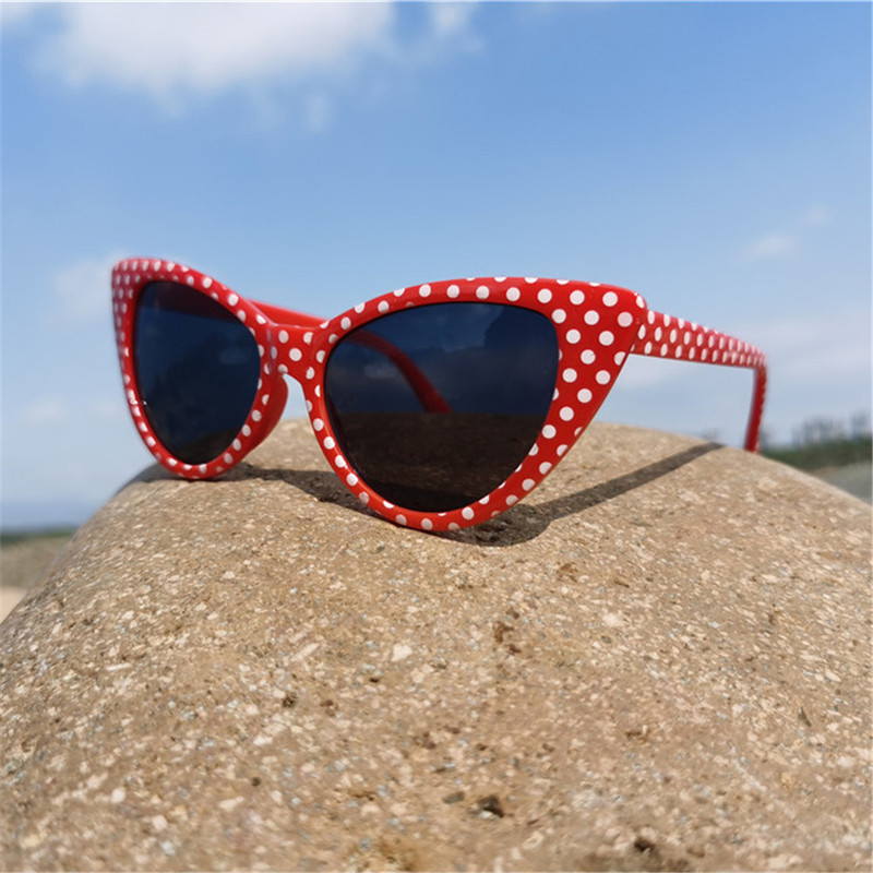 Vazrobe vintage cat'eye sun glasses for woman female red cat eye sunglasses women dot shades red white black support wholesale 220506