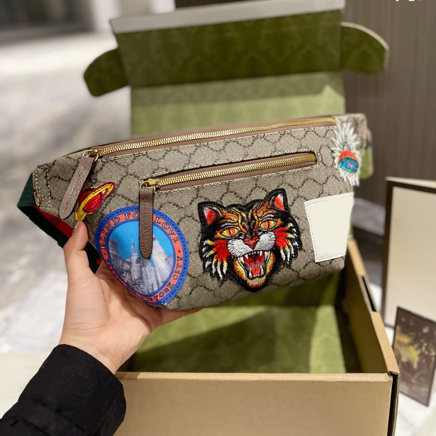 Waist bag Cartoon Luxury Designer Brand Fashion Shoulder Bags Handbags High Quality Crossbody Women Letter Purse Phone bag Wallet lady, No bags
Waist bag Cartoon Luxury Designer Brand Fashion Shoulder Bags Handbags High Quality Crossbody Women Letter Purse Phone bag Wallet lady, No bags