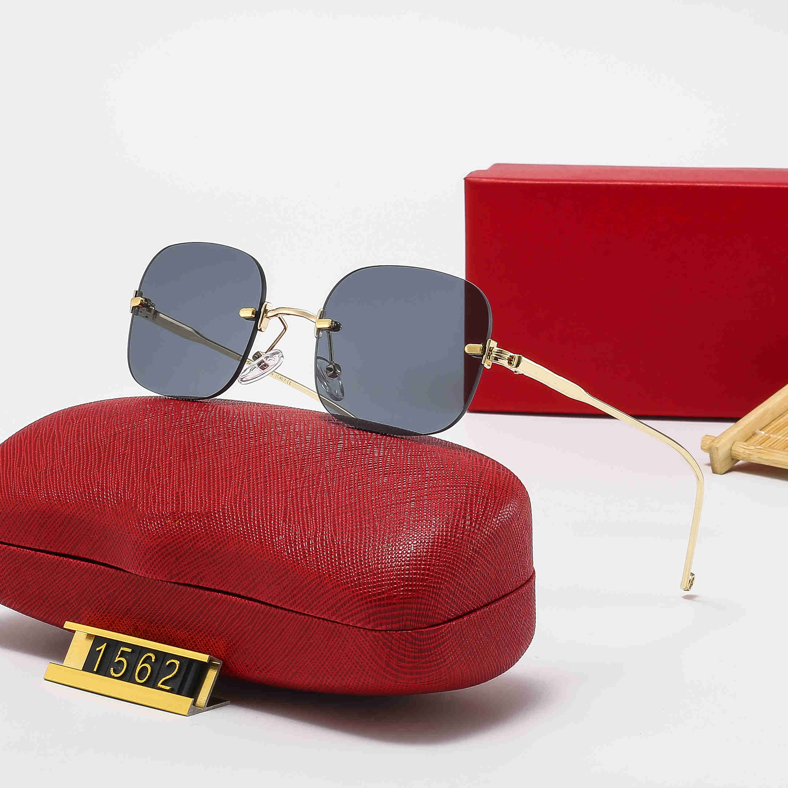 1563 High quality men women Polarized lens pilot Fashion Sunglasses For Brand designer Vintage Sport Sun glasses With case and box
1563 High quality men women Polarized lens pilot Fashion Sunglasses For Brand designer Vintage Sport Sun glasses With case and box