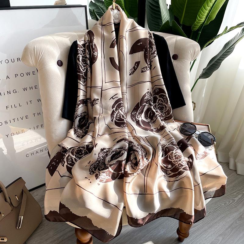 Scarves Brand Designer Silk Scarf Female Foulard Bandana Long Shawls Wraps Winter Neck Pashmina Lady Hijab Luxury
Scarves Brand Designer Silk Scarf Female Foulard Bandana Long Shawls Wraps Winter Neck Pashmina Lady Hijab Luxury