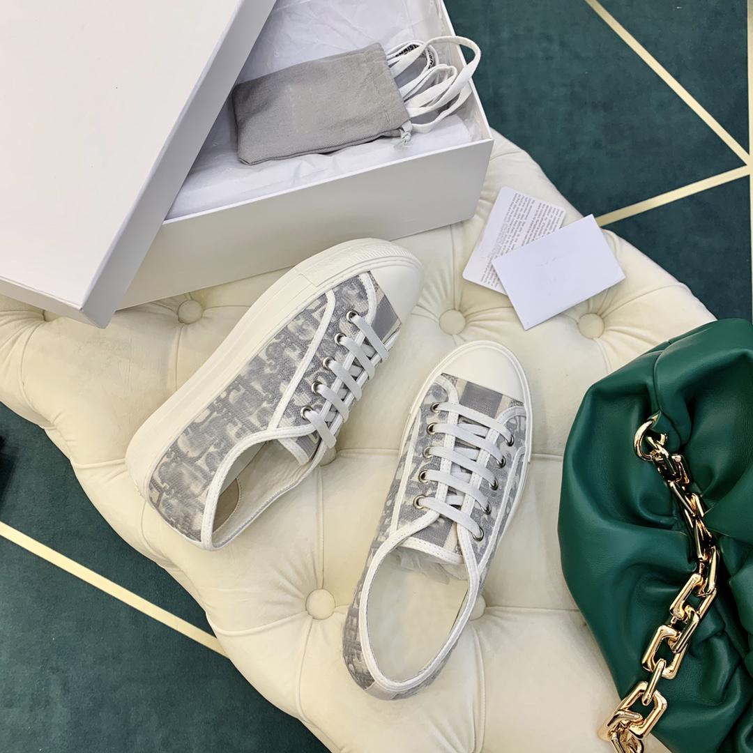 Designer Sneakers Classic Canvas Casual Shoes Walk N Women Sneaker Brand Printed Embroidery Trainers Mesh Breathable Shoe, Color 15
Designer Sneakers Classic Canvas Casual Shoes Walk N Women Sneaker Brand Printed Embroidery Trainers Mesh Breathable Shoe, Color 15