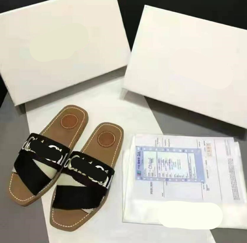 Famous Designer Lace Embroidered Slippers Classic Square Letter Word Flat Beach Shoes Luxury Brand Outer Wear Flip-Flops Beach Casual Sandals Women Flip Flops
Famous Designer Lace Embroidered Slippers Classic Square Letter Word Flat Beach Shoes Luxury Brand Outer Wear Flip-Flops Beach Casual Sandals Women Flip Flops