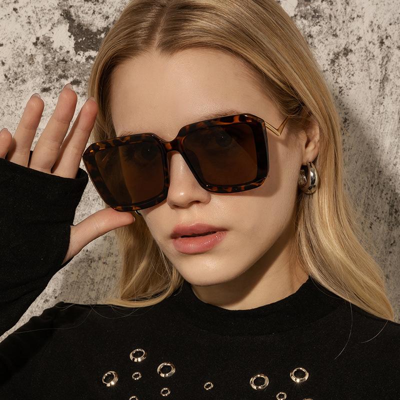 Sunglasses Trendy Leopard Big Frame Square Women 2022 Brand Designer Shades Eyewear Vintage Large Men Sun Glasses Female UV400
Sunglasses Trendy Leopard Big Frame Square Women 2022 Brand Designer Shades Eyewear Vintage Large Men Sun Glasses Female UV400