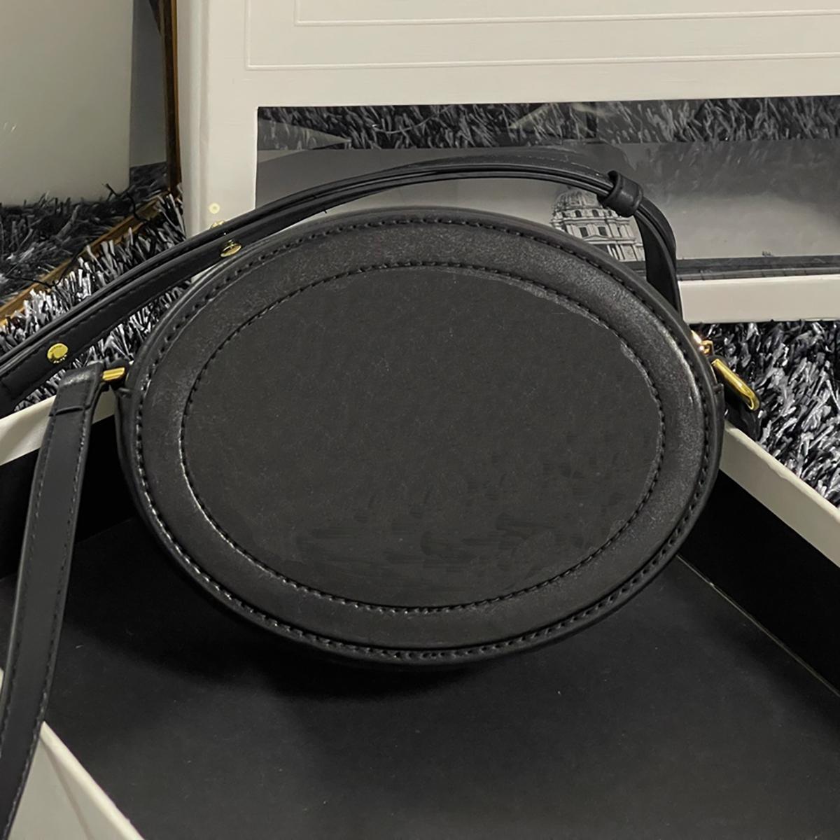 2022 Clutches Crossbody Oval Purse In Smooth Cowhide Designer Shoulder Bag Calfskin Lining Gold Metal Hardware Finishing Coin Purses 10I703, Black
2022 Clutches Crossbody Oval Purse In Smooth Cowhide Designer Shoulder Bag Calfskin Lining Gold Metal Hardware Finishing Coin Purses 10I703, Black