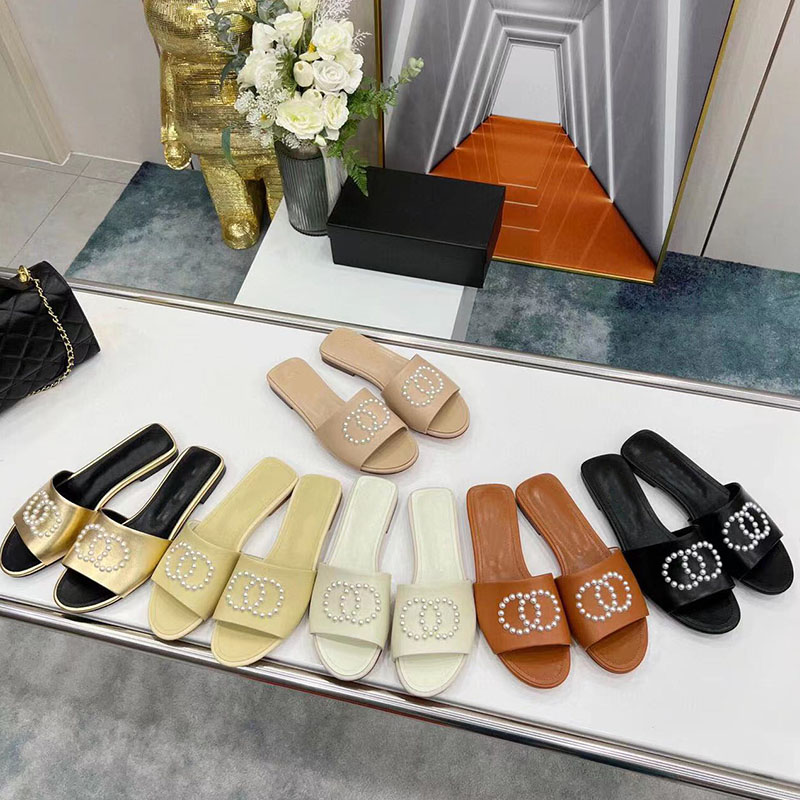 Slide Ladies Summer Slippers New Fashion Versatile Leather Flat Heel Sandals Seaside Holiday Small Fragrance Flip Flop 35-42 Yards With Box
Slide Ladies Summer Slippers New Fashion Versatile Leather Flat Heel Sandals Seaside Holiday Small Fragrance Flip Flop 35-42 Yards With Box
