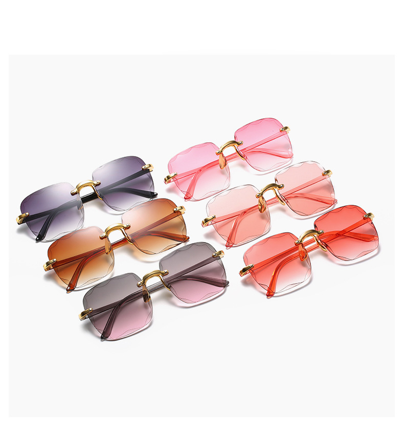Fashion Trend Frameless Square Sunglasses Ladies Street Shooting Catwalk Sunglass UV400
Fashion Trend Frameless Square Sunglasses Ladies Street Shooting Catwalk Sunglass UV400