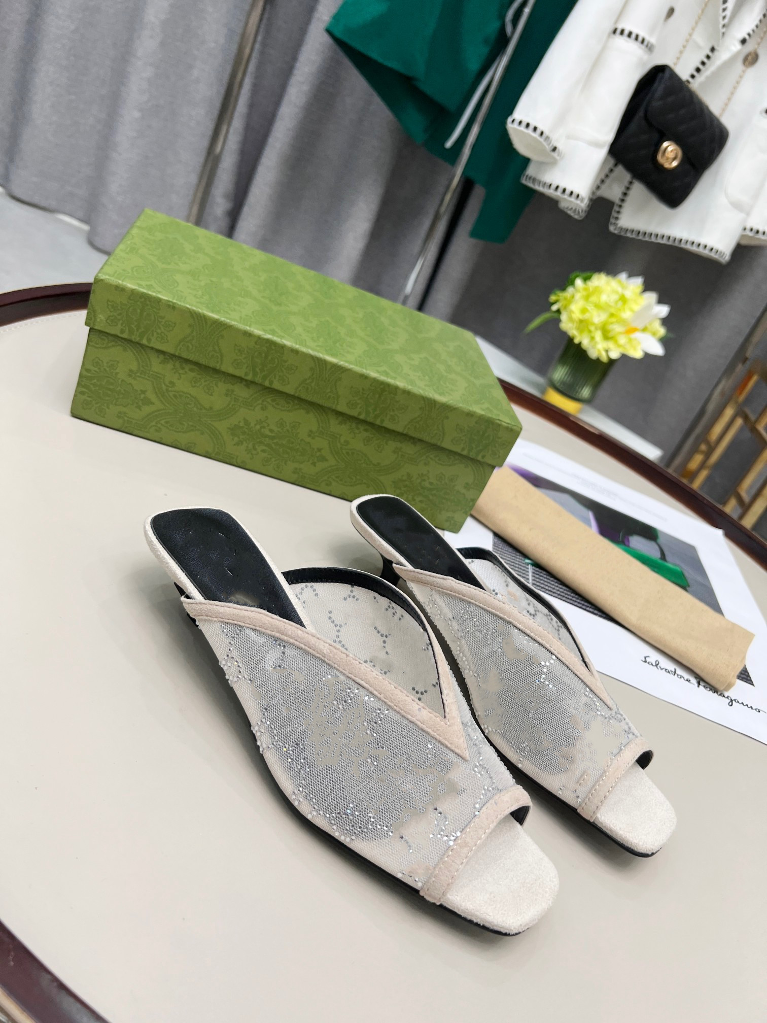 2023Top Quality luxuries designer Men's Women's Slippers Sandals Shoes Slide Summer Fashion Wide Flat Flip Flops With Box Size 0609, 02
2023Top Quality luxuries designer Men's Women's Slippers Sandals Shoes Slide Summer Fashion Wide Flat Flip Flops With Box Size 0609, 02