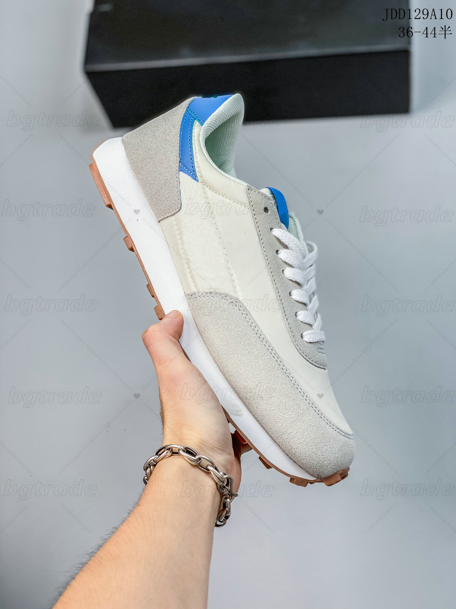 2022 Breathable Running Shoes Mesh Black Blue Yellow Grey Contrast Color Men Women Trainers Designer Casual Sports Sneakers
2022 Breathable Running Shoes Mesh Black Blue Yellow Grey Contrast Color Men Women Trainers Designer Casual Sports Sneakers