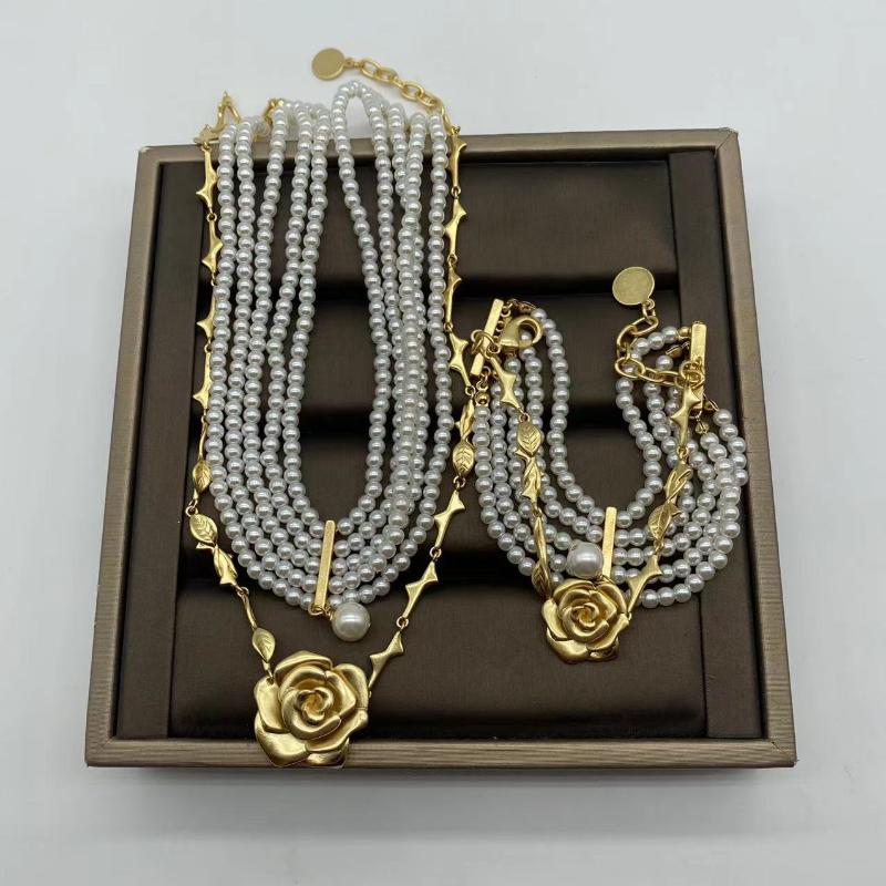 Pendant Necklaces Retro Court Style French Romantic Multi-layer Pearl Flower Necklace Exaggerated Design Rose BraceletPendant
Pendant Necklaces Retro Court Style French Romantic Multi-layer Pearl Flower Necklace Exaggerated Design Rose BraceletPendant