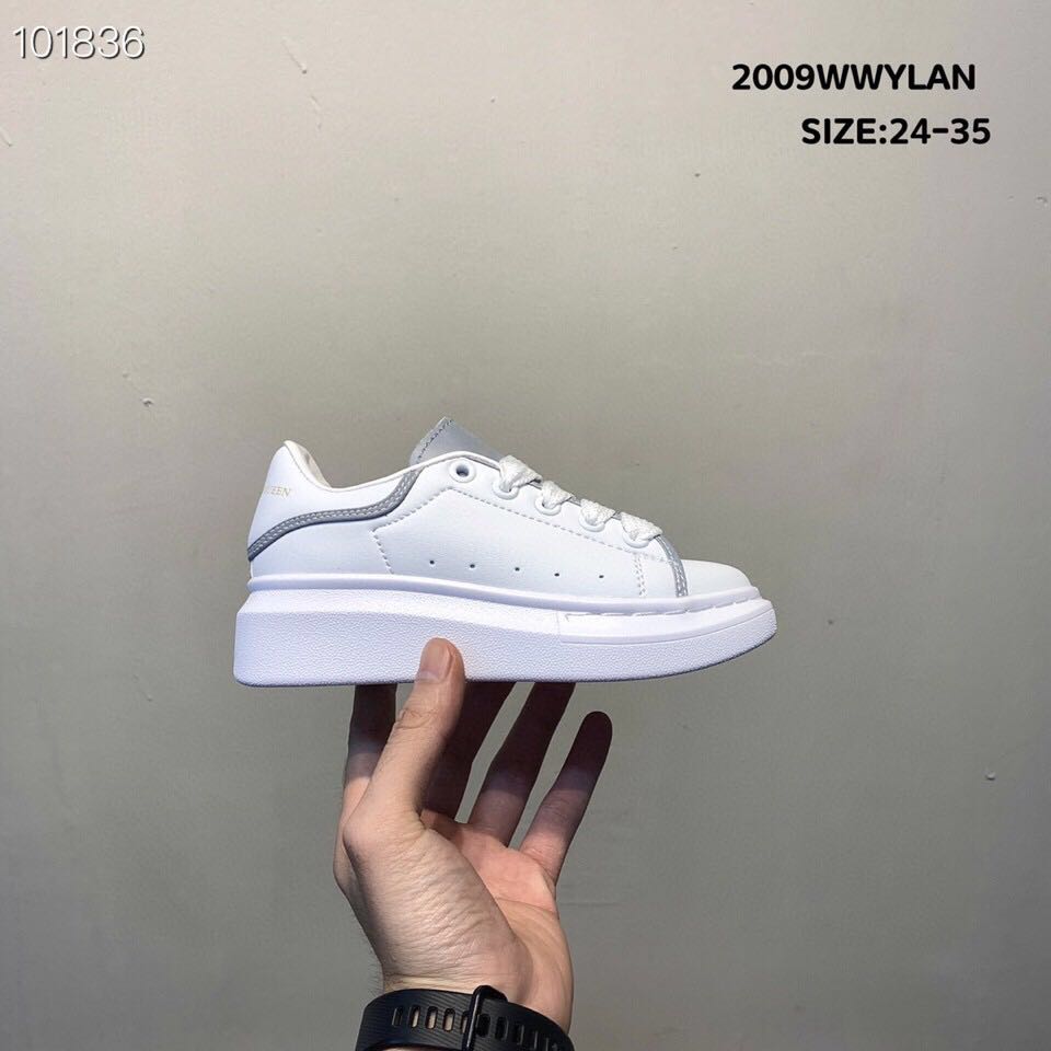 2022 Kids shoes for Boy Girls fashion leather sneakers 3M reflective black white velvet Thick-soled flat Height Increasing kids casual sneaker size24-35
2022 Kids shoes for Boy Girls fashion leather sneakers 3M reflective black white velvet Thick-soled flat Height Increasing kids casual sneaker size24-35