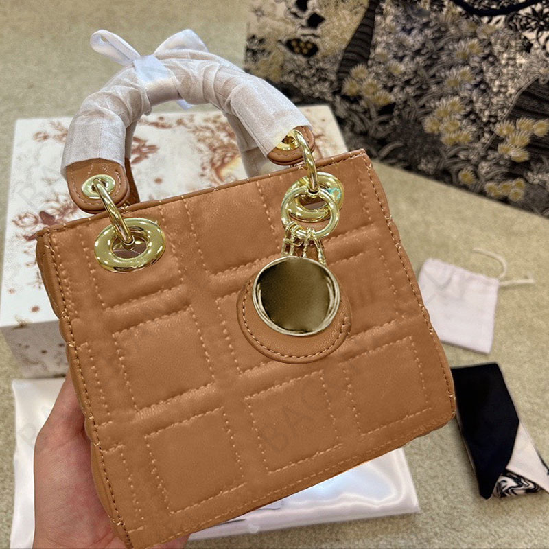 Luxury totes womens handbags fashion classic sheepskin embroidered plaid bags designer shoulder bag lady cross body high quality
Luxury totes womens handbags fashion classic sheepskin embroidered plaid bags designer shoulder bag lady cross body high quality