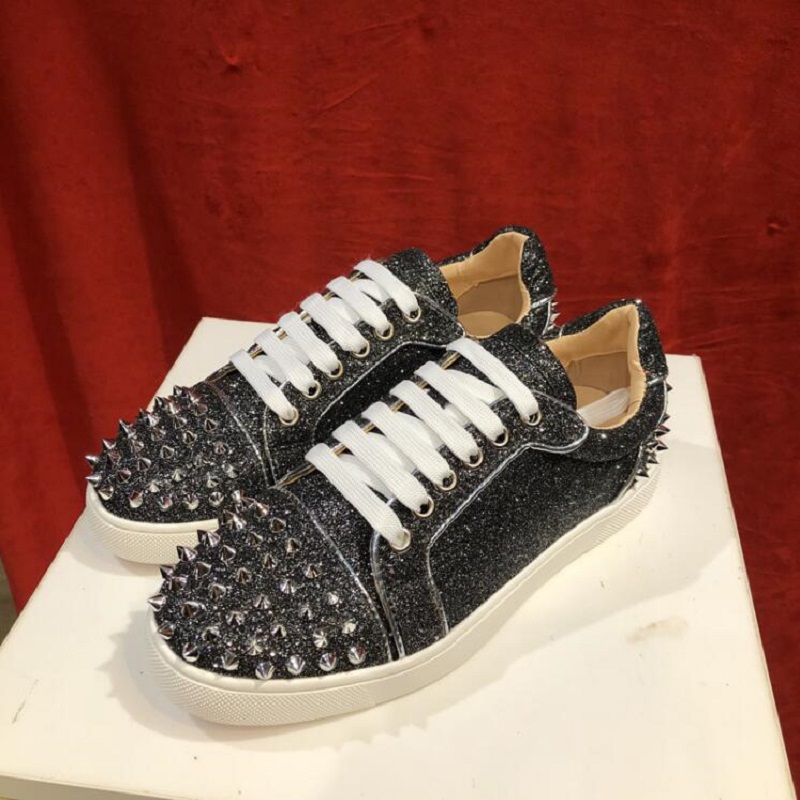 New Sequined Clothes Mens Casual Shoes Silver Rivets Spikes Toe Lace-up Comfortable Flats Platform Shoes Man 1H11
New Sequined Clothes Mens Casual Shoes Silver Rivets Spikes Toe Lace-up Comfortable Flats Platform Shoes Man 1H11